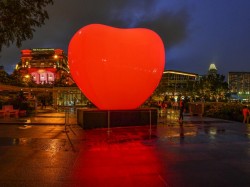 I LIGHT MARINA BAY 2018 - WITH LOVE Photo © Singapore Tourism Board.jpg